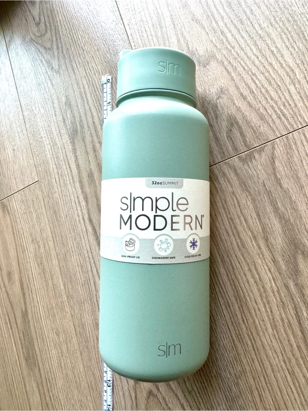 Simple Modern 32oz Summit Bottle in Seafoam Green